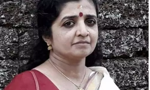 ഞാറക്കല്‍ പൊലീസ് വീട് കുത്തിത്തുറന്നു, 10 പവന്‍ കാണാനില്ല; പരാതിയുമായി സൈമണ്‍ ബ്രിട്ടോയുടെ ഭാര്യ സീന ഭാസ്കര്‍