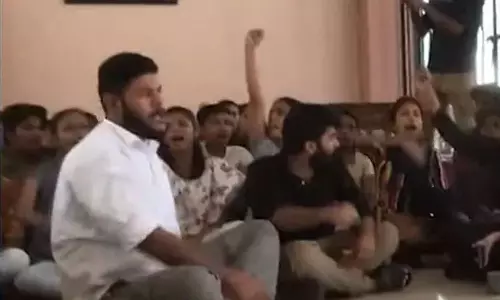 പാലയാട് ക്യാമ്പസ് സംഘർഷം; അലൻ ഷുഹൈബ് അടക്കം മൂന്ന് വിദ്യാർഥികൾക്കും ജാമ്യം പാലയാട് ക്യാമ്പസ് സംഘർഷം; അലൻ ഷുഹൈബ് അടക്കം മൂന്ന് വിദ്യാർഥികൾക്കും ജാമ്യം