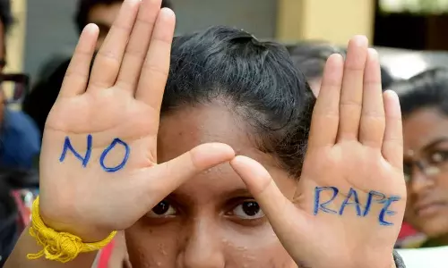 നാല് വയസുകാരിയെ ബലാത്സംഗം ചെയ്ത് കുറ്റിക്കാട്ടിൽ ഉപേക്ഷിച്ചു; കണ്ടെത്തിയത് 16 മണിക്കൂറിന് ശേഷം