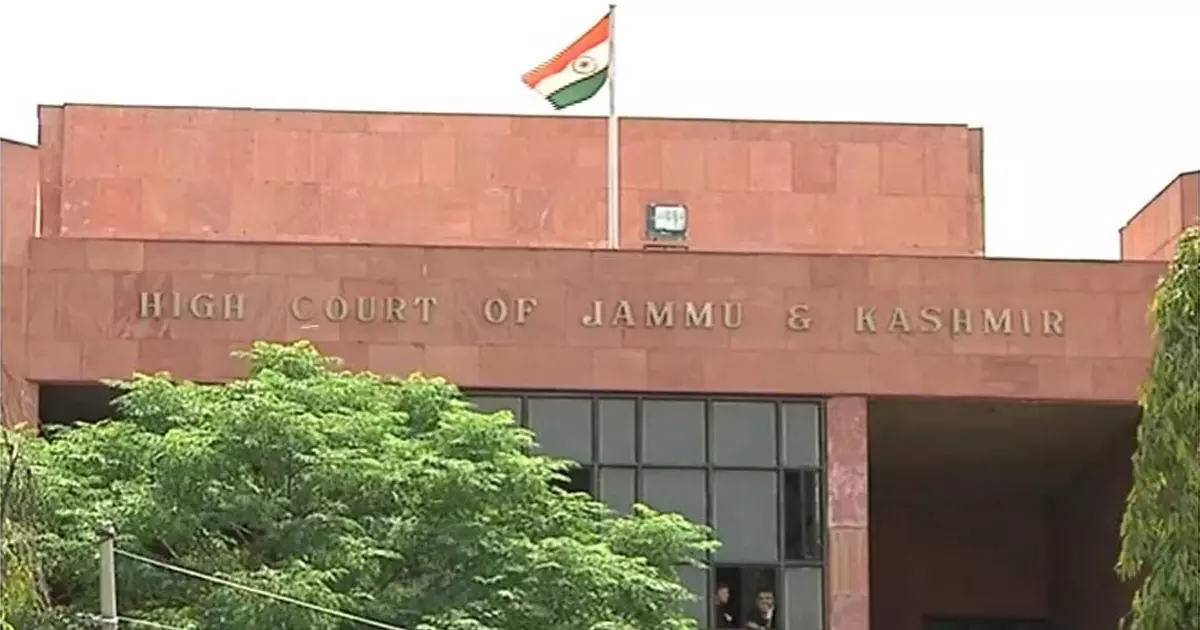 ജമ്മു കശ്മീരിലും ലഡാക്കിലും ഹിന്ദി ഔദ്യോഗിക ഭാഷയാക്കണമെന്ന് ഹരജി; പരിഗണിക്കാന് വിസമ്മതിച്ച് ഹൈക്കോടതി ജമ്മു കശ്മീരിലും ലഡാക്കിലും ഹിന്ദി ഔദ്യോഗിക ഭാഷയാക്കണമെന്ന് ഹരജി; പരിഗണിക്കാന് വിസമ്മതിച്ച് ഹൈക്കോടതി