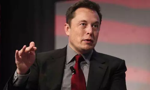 ട്വിറ്ററിൽ ചെലവ് ചുരുക്കാൻ കടുത്ത നടപടികൾ; പകുതി ജീവനക്കാരെ ഇലോൺ മസ്‌ക് പിരിച്ചുവിടും