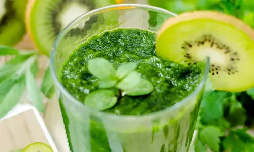 ഡെങ്കിയെ തുരത്താം വീട്ടിൽ തന്നെ; രോഗപ്രതിരോധത്തിന് നാടൻ ജ്യൂസുകൾ