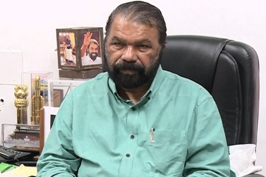 മനുഷ്യത്വം എന്നത് കടയിൽ വാങ്ങാൻ കിട്ടുന്ന ഒന്നല്ല, കണ്ണൂരിലെ സംഭവം ഞെട്ടൽ ഉണ്ടാക്കി; മന്ത്രി വി.ശിവന്കുട്ടി മനുഷ്യത്വം എന്നത് കടയിൽ വാങ്ങാൻ കിട്ടുന്ന ഒന്നല്ല, കണ്ണൂരിലെ സംഭവം ഞെട്ടൽ ഉണ്ടാക്കി; മന്ത്രി വി.ശിവന്കുട്ടി