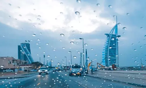 യു.എ.ഇയിൽ ഇന്ന് നേരിയ മഴയ്ക്ക് സാധ്യത യു.എ.ഇയിൽ ഇന്ന് നേരിയ മഴയ്ക്ക് സാധ്യത
