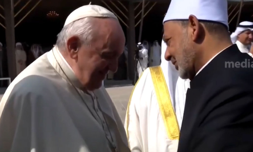 ബഹ്റൈൻ സന്ദർശനത്തിൽ അൽ അസ്ഹർ ഗ്രാൻഡ് ഇമാമുമായി കൂടിക്കാഴ്ച നടത്തി മാർപ്പാപ്പ ബഹ്റൈൻ സന്ദർശനത്തിൽ അൽ അസ്ഹർ ഗ്രാൻഡ് ഇമാമുമായി കൂടിക്കാഴ്ച നടത്തി മാർപ്പാപ്പ