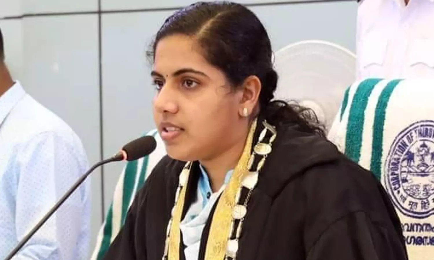 ആര്യാ രാജേന്ദ്രനെതിരെ തെരഞ്ഞെടുപ്പ് കമ്മീഷനിൽ പരാതി ആര്യാ രാജേന്ദ്രനെതിരെ തെരഞ്ഞെടുപ്പ് കമ്മീഷനിൽ പരാതി