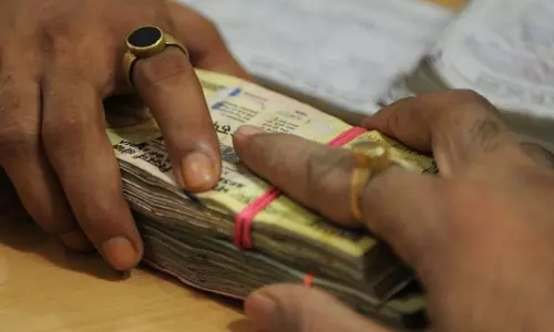 വിഎഫ്പിസി കൗണ്സിലിലെ ഭരണ സമിതി അംഗങ്ങളുടെ പേരില് കൃത്രിമ പര്ച്ചേസ് ബില്ലുകള് ഉണ്ടാക്കി ഉദ്യോഗസ്ഥരുടെ വൻ അഴിമതി വിഎഫ്പിസി കൗണ്സിലിലെ ഭരണ സമിതി അംഗങ്ങളുടെ പേരില് കൃത്രിമ പര്ച്ചേസ് ബില്ലുകള് ഉണ്ടാക്കി ഉദ്യോഗസ്ഥരുടെ വൻ അഴിമതി