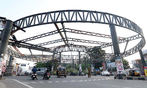 കോട്ടയത്തെ ആകാശപാതയുടെ നിർമ്മാണം മുന്നോട്ട്; ആശങ്ക മാറാതെ ജനങ്ങള്‍