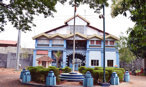 ജയിലിൽ കഴിയുന്ന പിഎഫ്ഐ നേതാവിന് മതഗ്രന്ഥത്തിനൊപ്പം സിം കാർഡ് എത്തിച്ചു നൽകി; കുടുംബത്തിനെതിരെ കേസ്