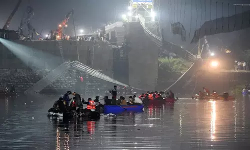 മോർബി പാലം ദുരന്തം: ആരാണ് ഉത്തരവാദി?