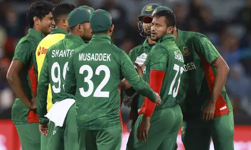 പാകിസ്താനെ തോൽപ്പിച്ച് ബംഗ്ലാദേശ് സെമിയിലെത്തുമോ ? ഗ്രൂപ്പ് രണ്ടിലെ സാധ്യതകൾ ഇങ്ങനെ പാകിസ്താനെ തോൽപ്പിച്ച് ബംഗ്ലാദേശ് സെമിയിലെത്തുമോ ? ഗ്രൂപ്പ് രണ്ടിലെ സാധ്യതകൾ ഇങ്ങനെ