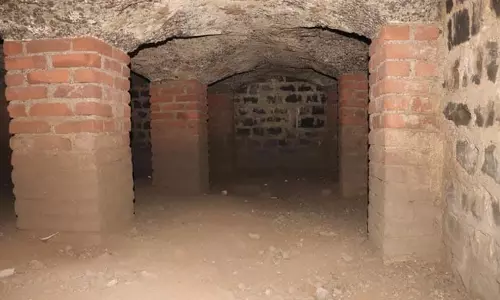 കൽഭിത്തി തുറന്നതും ഞെട്ടി; മുംബൈ ആശുപത്രിക്ക് താഴെ 132 വര്‍ഷം പഴക്കമുള്ള തുരങ്കം!