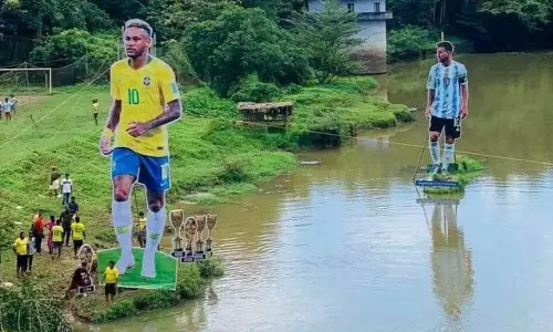 മെസ്സിയും നെയ്മറും ഇനി കരയ്ക്കിരിക്കും; കട്ടൗട്ടുകൾ ഇന്നു നീക്കം ചെയ്‌തേക്കും