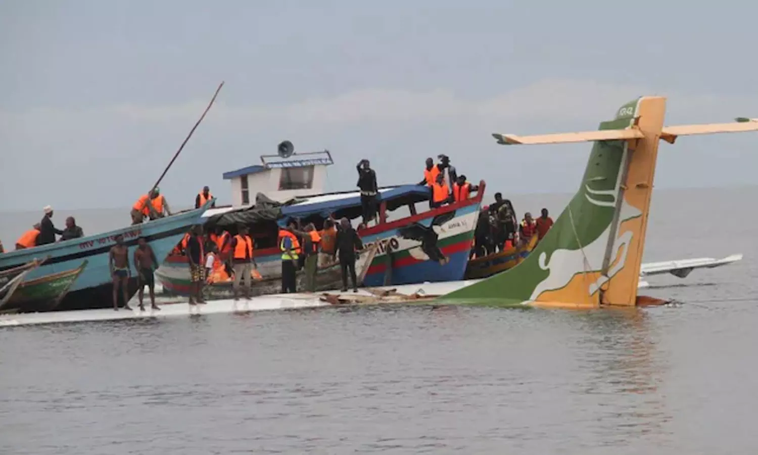 താൻസാനിയിൽ വിമാനം തടാകത്തിലേക്ക് തകർന്നുവീണു; 19 മരണം