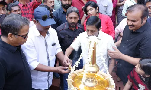 ഇടവേളക്ക് ശേഷം ശ്രീനിവാസന്‍ വീണ്ടും സ്ക്രീനിലേക്ക്; കുറുക്കന്‍ ചിത്രീകരണം ആരംഭിച്ചു