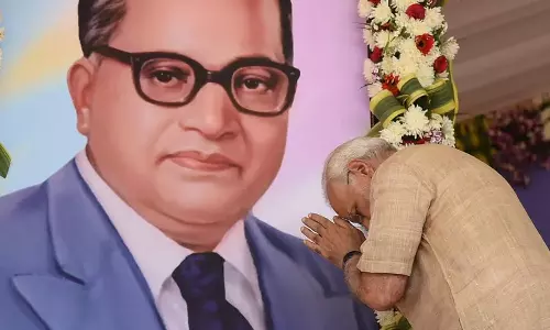 അംബേദ്കറെ ആശ്ലേഷിക്കുന്ന ബി.ജെ.പി