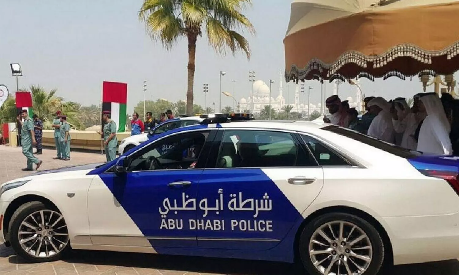 ഫുട്ട്പാത്തിലൂടെ സൈക്കിൾ; മുന്നറിയിപ്പുമായി അബൂദബി പൊലീസ്