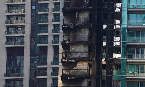 ദുബൈ ഡൗൺടൗണിലെ 35 നില കെട്ടിടത്തിൽ തീപിടിത്തം