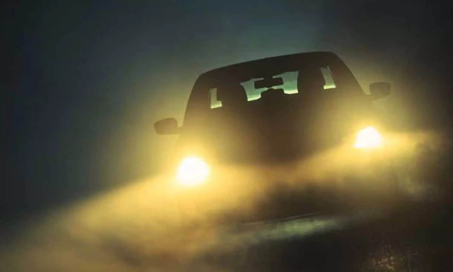 മദ്യപിച്ച് നടുറോഡില്‍ യുവാക്കളുടെ കാർ സ്റ്റണ്ട്;  50 കാരൻ കൊല്ലപ്പെട്ടു,രണ്ടുപേര്‍ക്ക് പരിക്ക്