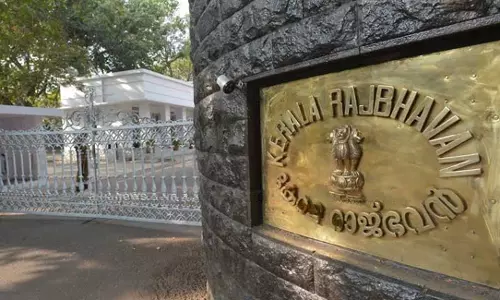 സര്‍ക്കാര്‍ നിര്‍ദേശം: ഗവ‍ര്‍ണറുടെ നിയമോപദേശകനും സ്റ്റാൻഡിങ് കോൺസിലും രാജിവെച്ചു