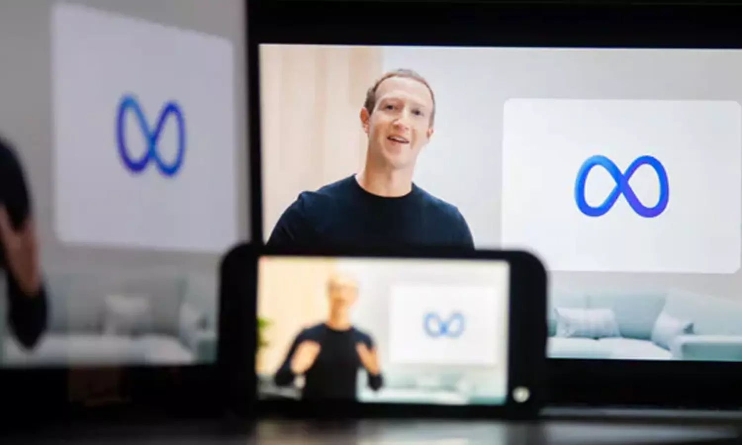 11,000 പേരെ മെറ്റ പിരിച്ചുവിട്ടു; പ്രതിസന്ധി അതിരൂക്ഷമെന്ന് സക്കർബർഗ് 11,000 പേരെ മെറ്റ പിരിച്ചുവിട്ടു; പ്രതിസന്ധി അതിരൂക്ഷമെന്ന് സക്കർബർഗ്