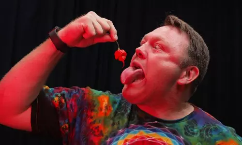 ലോകത്തിലെ ഏറ്റവും എരിവേറിയ 10 മുളക് 33.15 സെക്കന്‍ഡിനുള്ളില്‍ അകത്താക്കി; റെക്കോഡിട്ട് കാലിഫോര്‍ണിയക്കാരന്‍