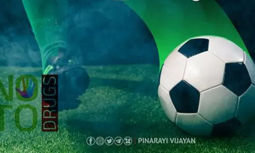 ഗോളടിച്ച് ലഹരിയെ തുരത്താൻ കേരളം; രണ്ട് കോടി ഗോളടിക്കുമെന്ന് മുഖ്യമന്ത്രി