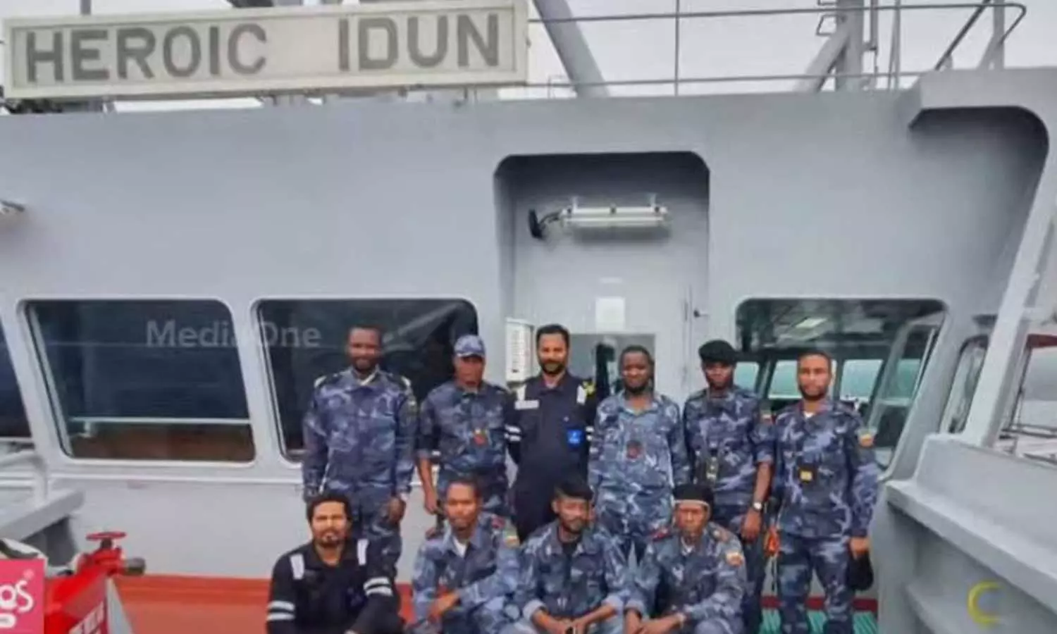 ഗിനിയയിലെ നാവികരുടെ മോചനം വൈകുന്നു; ബന്ദികളാക്കിയ 16 പേരെ മലാബോയിലെത്തിച്ചു ഗിനിയയിലെ നാവികരുടെ മോചനം വൈകുന്നു; ബന്ദികളാക്കിയ 16 പേരെ മലാബോയിലെത്തിച്ചു