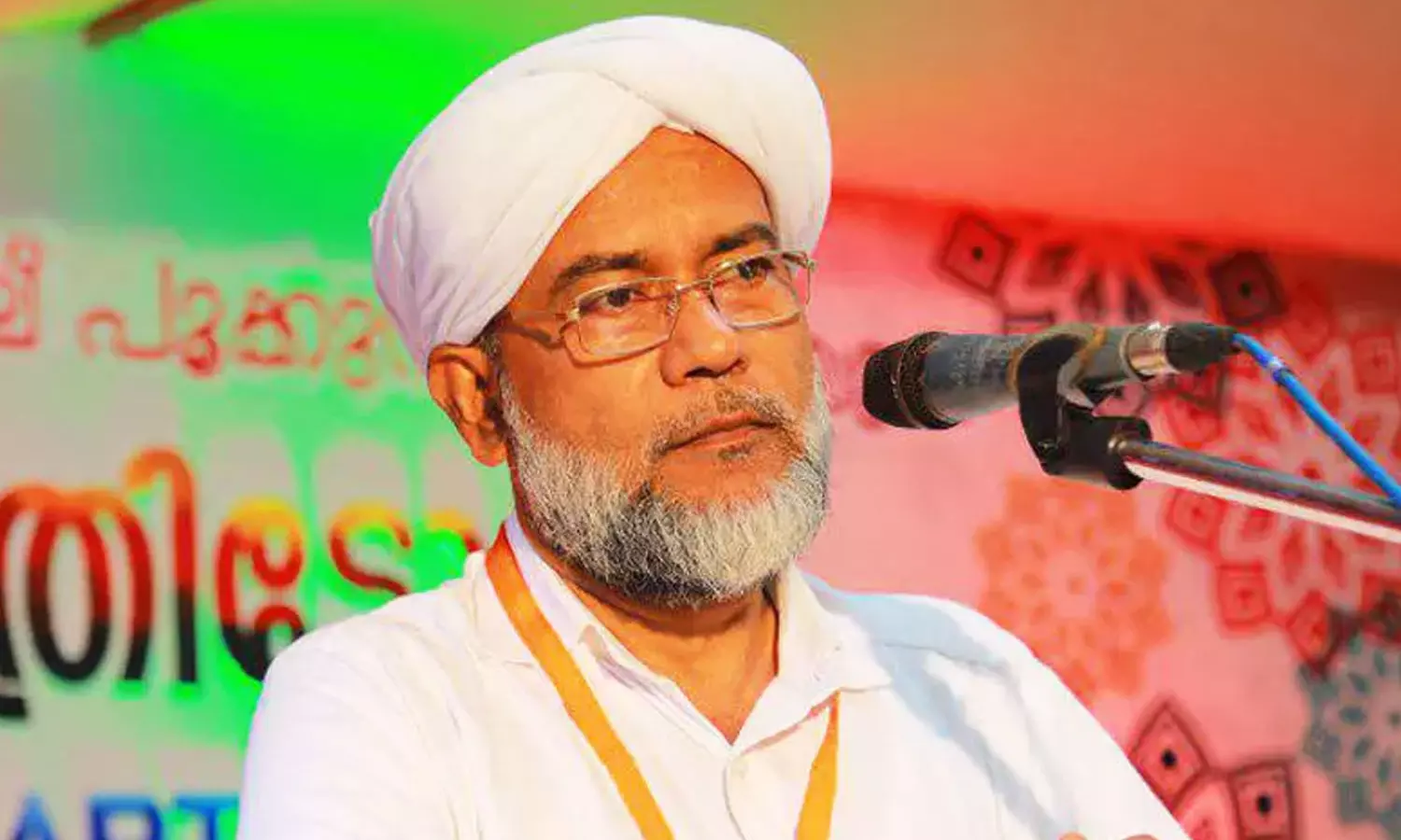 ഹക്കീം ഫൈസിക്കെതിരായ നടപടി; വിശദീകരണ യോഗം വിളിച്ച് സമസ്ത