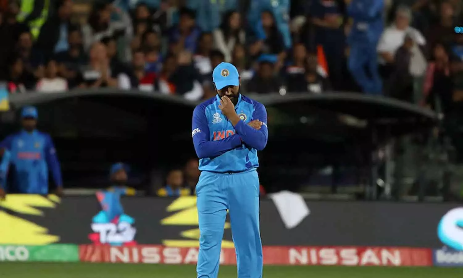 രാഹുൽ പിച്ച് പഠിച്ചു, ഭുവിക്ക് 19ാം ഓവർ കിട്ടിയില്ല: വിട്ടുകൊടുക്കാതെ ട്രോളന്മാരും