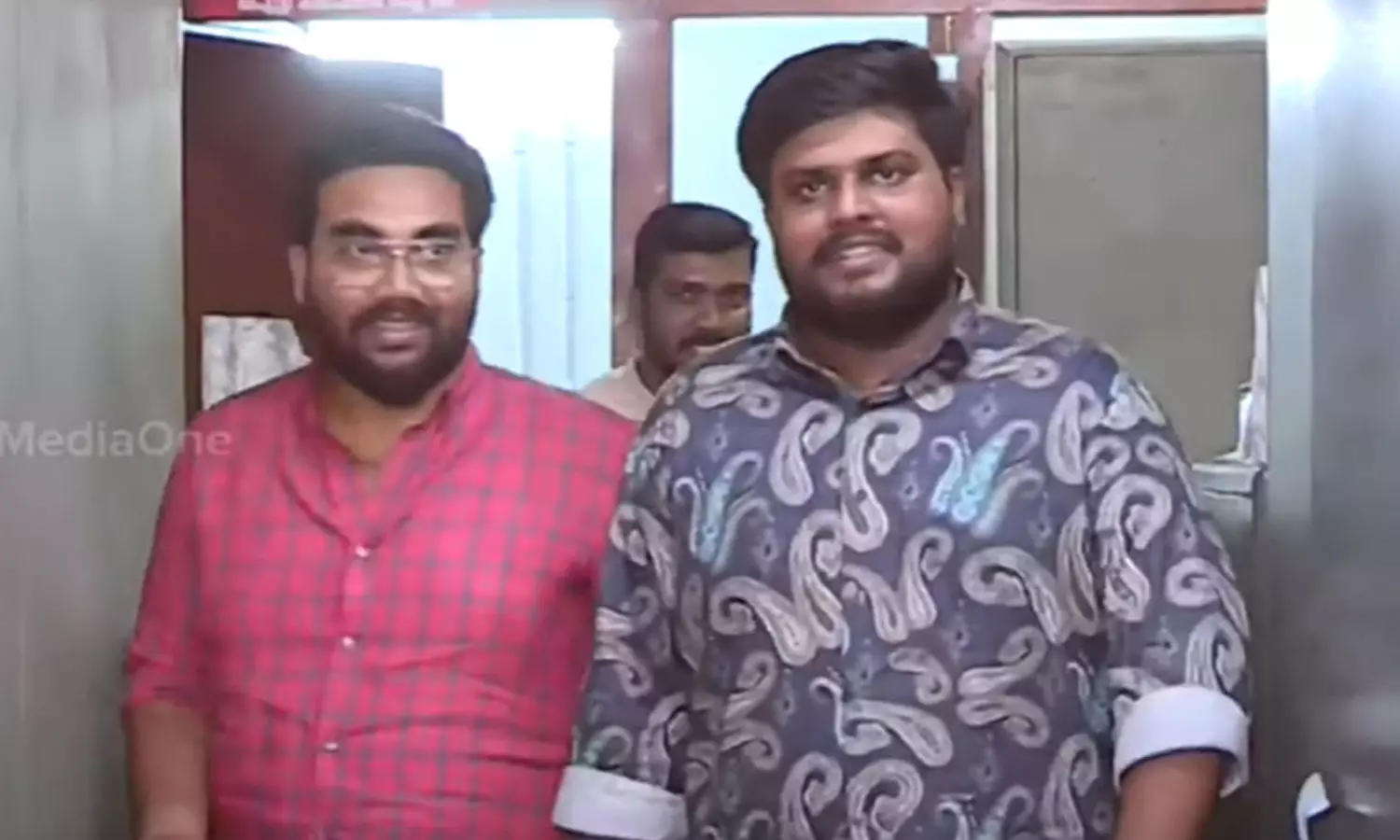 വ്യാജ ബില്ലുകളുണ്ടാക്കി 12 കോടിയുടെ നികുതി വെട്ടിപ്പ്; രണ്ട് പേർ പിടിയിൽ വ്യാജ ബില്ലുകളുണ്ടാക്കി 12 കോടിയുടെ നികുതി വെട്ടിപ്പ്; രണ്ട് പേർ പിടിയിൽ