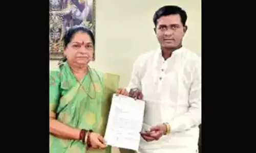 ഗുജറാത്ത് കോൺഗ്രസിൽ രാജി തുടരുന്നു; ഛലോഡ് എം.എൽ.എ ഭവേശ് കത്താര പാർട്ടി വിട്ടു ഗുജറാത്ത് കോൺഗ്രസിൽ രാജി തുടരുന്നു; ഛലോഡ് എം.എൽ.എ ഭവേശ് കത്താര പാർട്ടി വിട്ടു