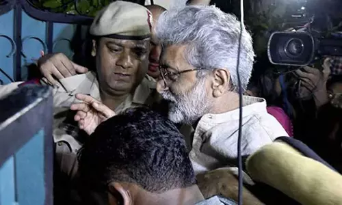 കാവലിന് 2.4 ലക്ഷം സ്വയം നൽകണം, ഇൻറർനെറ്റോ ഫോണോ ഉപയോഗിക്കരുത്; ഗൗതം നവ്‌ലാഖയുടെ വീട്ടുതടങ്കൽ കർശന വ്യവസ്ഥകളോടെ