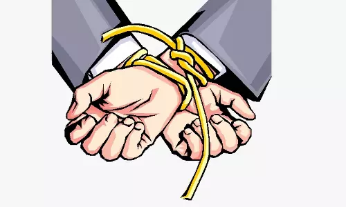 വീട്ടുകാരുമായി പിണങ്ങി, സ്വയം കെട്ടിയിട്ടെന്ന് പെൺകുട്ടി: വഴിത്തിരിവ്