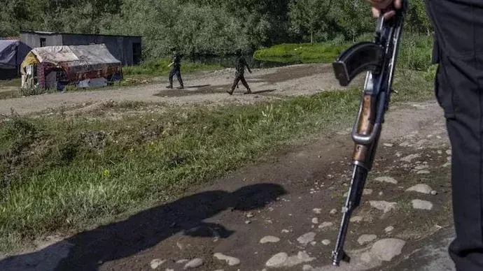 ഷോപിയാനില്‍ ഏറ്റുമുട്ടല്‍; സൈന്യം ഒരു ഭീകരനെ വധിച്ചു