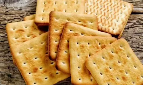 എന്നും ബിസ്‌ക്കറ്റ് കഴിക്കുന്ന ശീലമുണ്ടോ? ഓർമയിൽ വയ്ക്കാം ഈ കാര്യങ്ങൾ...