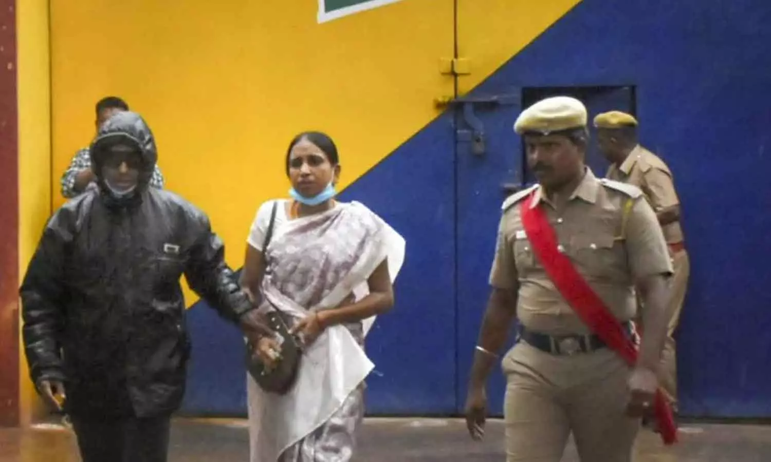 രാജീവ് ഗാന്ധി വധക്കേസ്: നളിനി അടക്കമുള്ള ആറ് പ്രതികൾ ജയിൽമോചിതരായി രാജീവ് ഗാന്ധി വധക്കേസ്: നളിനി അടക്കമുള്ള ആറ് പ്രതികൾ ജയിൽമോചിതരായി