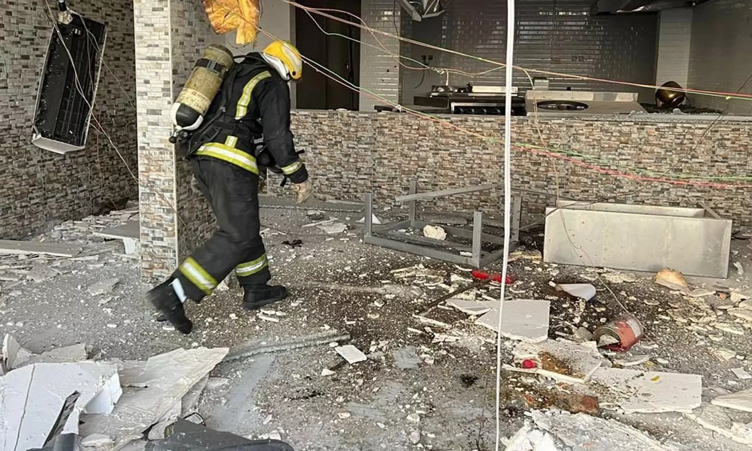 റിയാദില് റെസ്റ്റോറന്റില് ഗ്യാസ് സിലിണ്ടര് പൊട്ടിത്തെറിച്ച് അഗ്നിബാധ റിയാദില് റെസ്റ്റോറന്റില് ഗ്യാസ് സിലിണ്ടര് പൊട്ടിത്തെറിച്ച് അഗ്നിബാധ