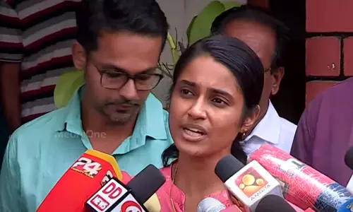 നാവികർ ക്രൂഡ് ഓയിൽ മോഷ്ടിക്കാൻ പോയതല്ല, ഉടൻ മോചിപ്പിക്കണം; ഗിനിയയിൽ കുടുങ്ങിയയാളുടെ ഭാര്യ