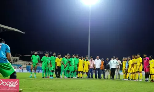 മീഡിയവൺ സൂപ്പർകപ്പ് മത്സരങ്ങൾക്ക് ദുബൈയിൽ തുടക്കം; പാലക്കാട് സെമിയിൽ മീഡിയവൺ സൂപ്പർകപ്പ് മത്സരങ്ങൾക്ക് ദുബൈയിൽ തുടക്കം; പാലക്കാട് സെമിയിൽ