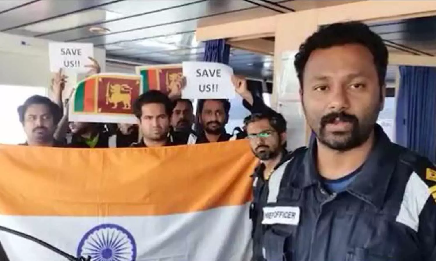 ബന്ദികളാക്കിയ നാവികർ നൈജീരിയയിലെത്തി; നയതന്ത്ര നീക്കങ്ങളുമായി ഇന്ത്യ ബന്ദികളാക്കിയ നാവികർ നൈജീരിയയിലെത്തി; നയതന്ത്ര നീക്കങ്ങളുമായി ഇന്ത്യ