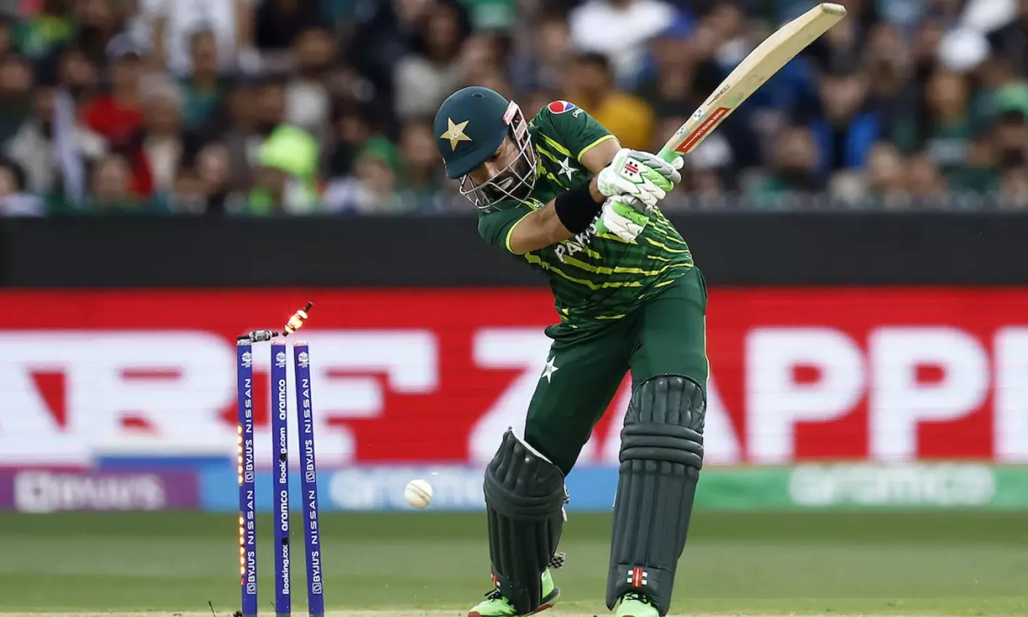 പാകിസ്താന് മൂന്ന് വിക്കറ്റ് നഷ്ടം; ബാബറും പുറത്ത്