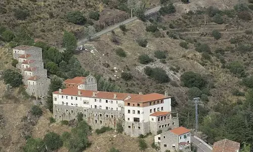 ഒരു ഗ്രാമം ഒന്നടങ്കം വില്‍പ്പനക്ക്! വില വെറും രണ്ടരക്കോടി