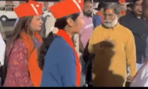 ആരോഗ്യ കാരണങ്ങളാൽ ജാമ്യത്തിലിറങ്ങിയ ഗുജറാത്ത് കലാപക്കേസ് പ്രതി മകൾക്കായി തെരഞ്ഞെടുപ്പ് പ്രചാരണത്തിൽ സജീവം ആരോഗ്യ കാരണങ്ങളാൽ ജാമ്യത്തിലിറങ്ങിയ ഗുജറാത്ത് കലാപക്കേസ് പ്രതി മകൾക്കായി തെരഞ്ഞെടുപ്പ് പ്രചാരണത്തിൽ സജീവം