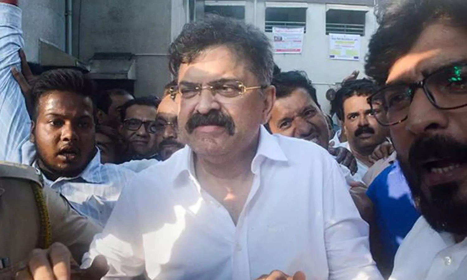 72 മണിക്കൂറിനുള്ളിൽ ചുമത്തിയത് രണ്ട് കള്ളക്കേസുകൾ; എം.എൽ.എ സ്ഥാനം രാജിവെക്കുന്നതായി ജിതേന്ദ്ര അവ്ഹദ് 72 മണിക്കൂറിനുള്ളിൽ ചുമത്തിയത് രണ്ട് കള്ളക്കേസുകൾ; എം.എൽ.എ സ്ഥാനം രാജിവെക്കുന്നതായി ജിതേന്ദ്ര അവ്ഹദ്