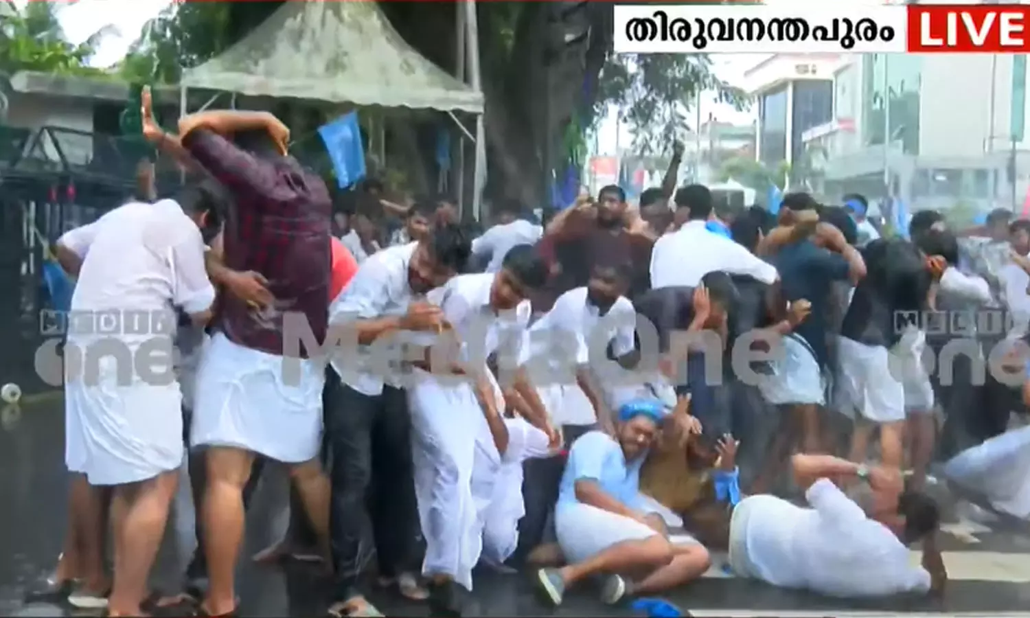 കെ.എസ്.യു സെക്രട്ടറിയേറ്റ് മാർച്ചിൽ സംഘർഷം; പൊലീസ് ജലപീരങ്കി പ്രയോഗിച്ചു