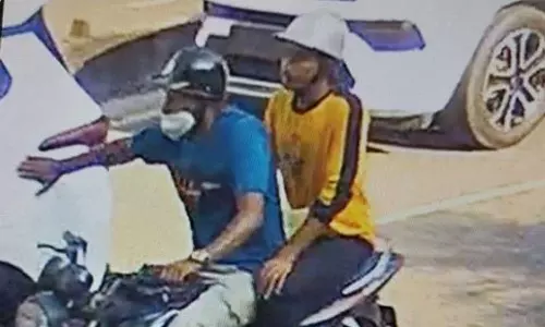 വ്യാജ അപകടമുണ്ടാക്കി കാറുടമയിൽ നിന്ന് 15,000 രൂപ തട്ടി; യുവാക്കളെ കുടുക്കി സി.സി.ടി.വി ദൃശ്യങ്ങൾ