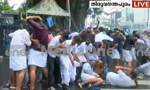 കെ.എസ്.യു സെക്രട്ടറിയേറ്റ് മാർച്ചിൽ സംഘർഷം; പൊലീസ് ജലപീരങ്കി പ്രയോഗിച്ചു