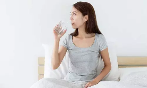 ചൂടുവെള്ളമാണോ തണുത്ത വെള്ളമാണോ ഉറങ്ങുന്നതിന് മുമ്പ് കുടിക്കാൻ നല്ലത് ?