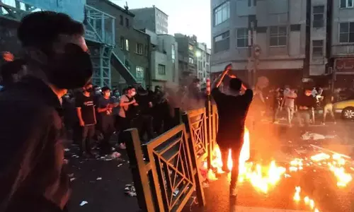 സർക്കാർ വിരുദ്ധ പ്രക്ഷോഭത്തിനിടെ തീവയ്പ്പ്; പ്രതിക്ക് വധശിക്ഷ വിധിച്ച് ഇറാൻ കോടതി